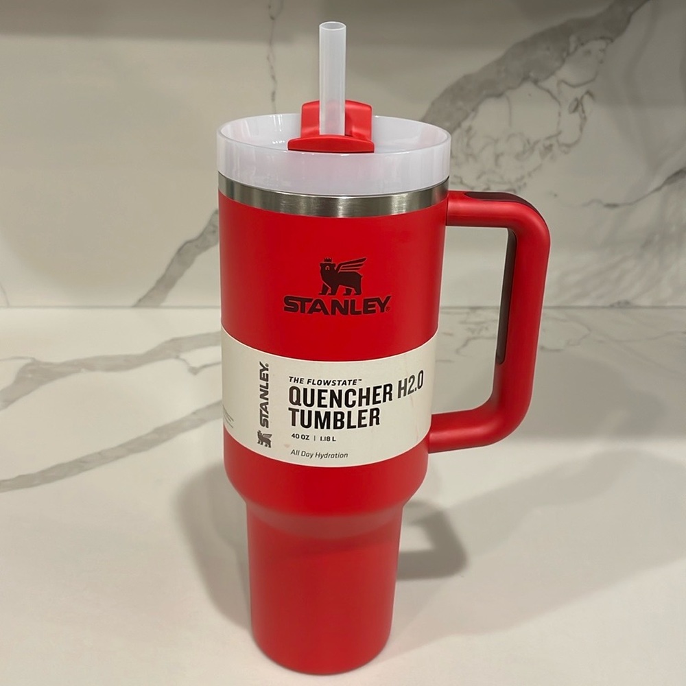 Stanley - LAVA (red) - 40 oz. Flowstate Quencher H2.0 Tumbler - NWT!